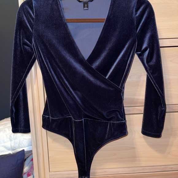 Velvet V-neck bodysuit - Picture 1 of 5
